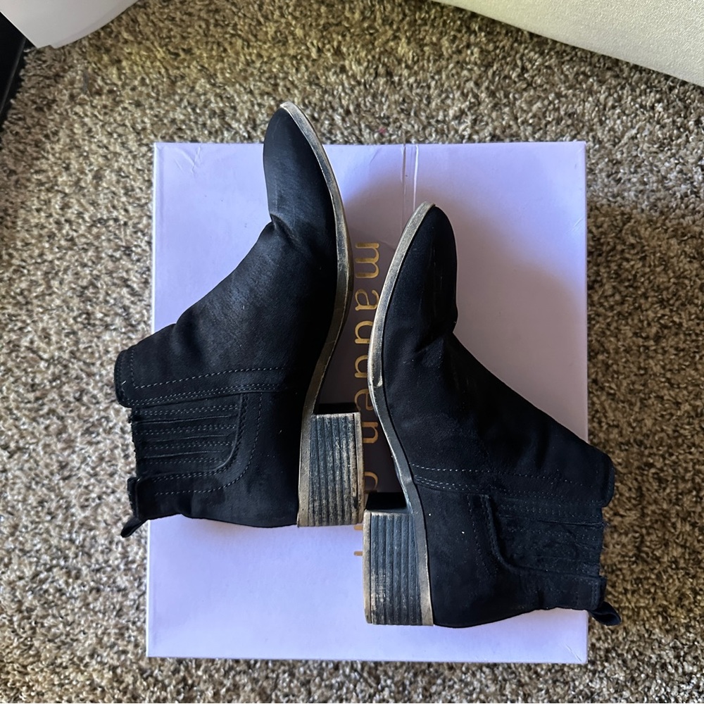 Steve maddens suede ankle booties